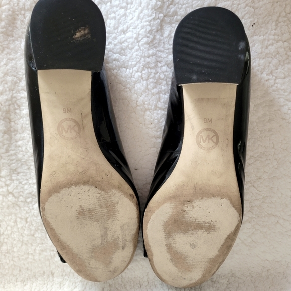 Michael Kors Paris Patent Mid-Heel w/ Sequined Bow size 9M - Picture 4 of 12